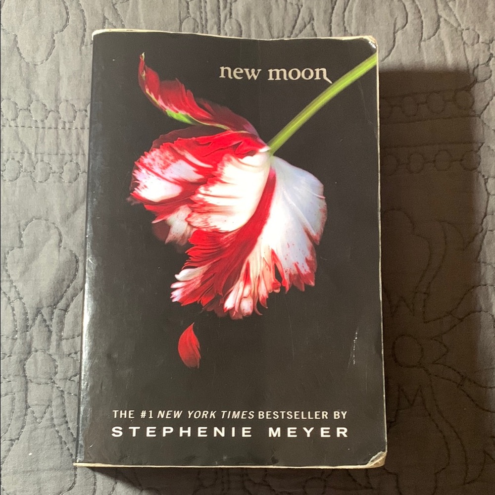 New Moon Book II By Stephenie Meyer